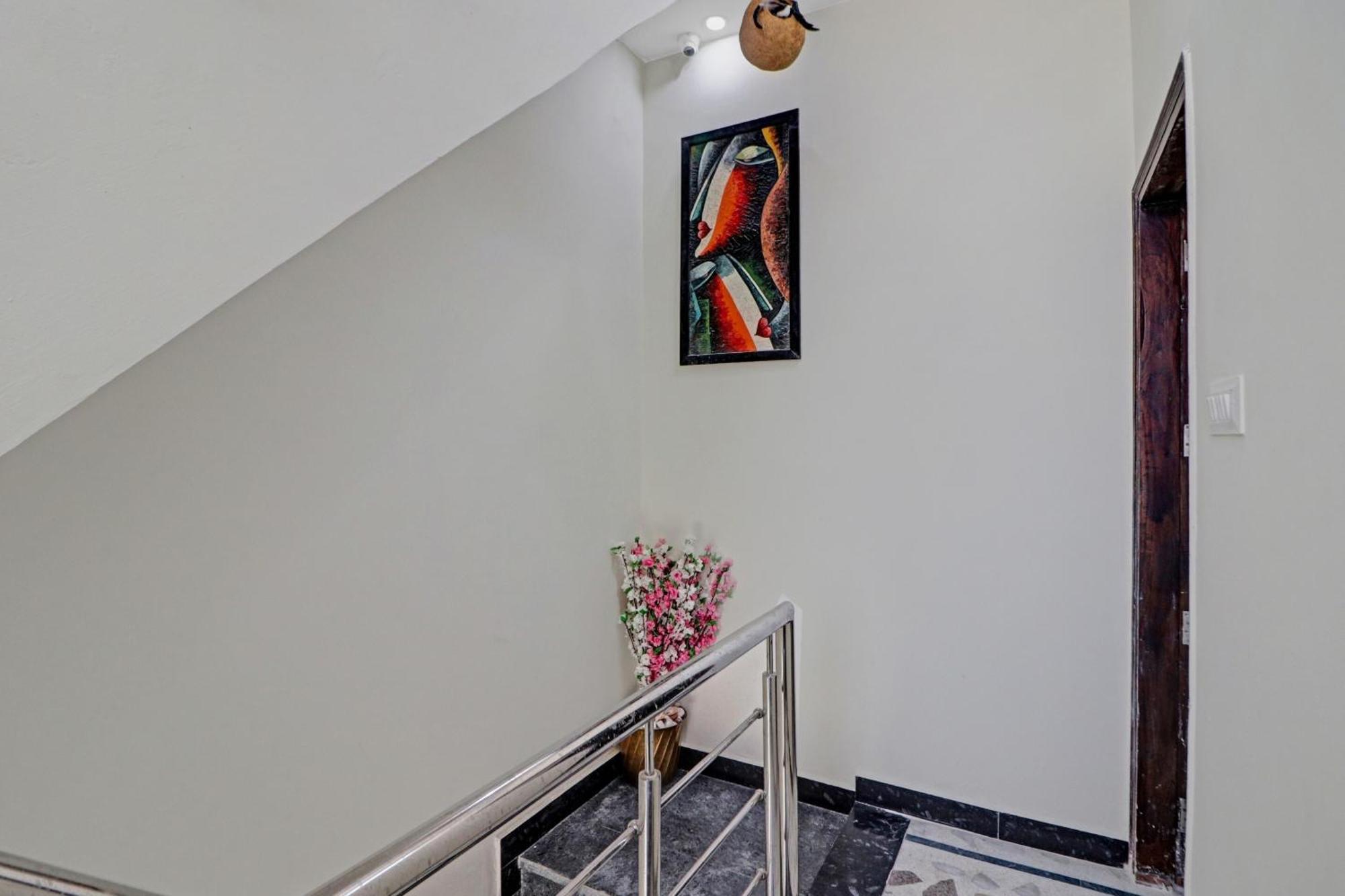 Hotel O Royal Orbit New Delhi