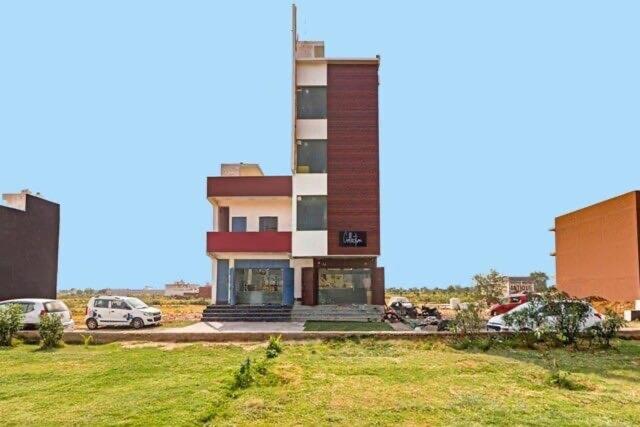 Hotel O Royal Orbit New Delhi
